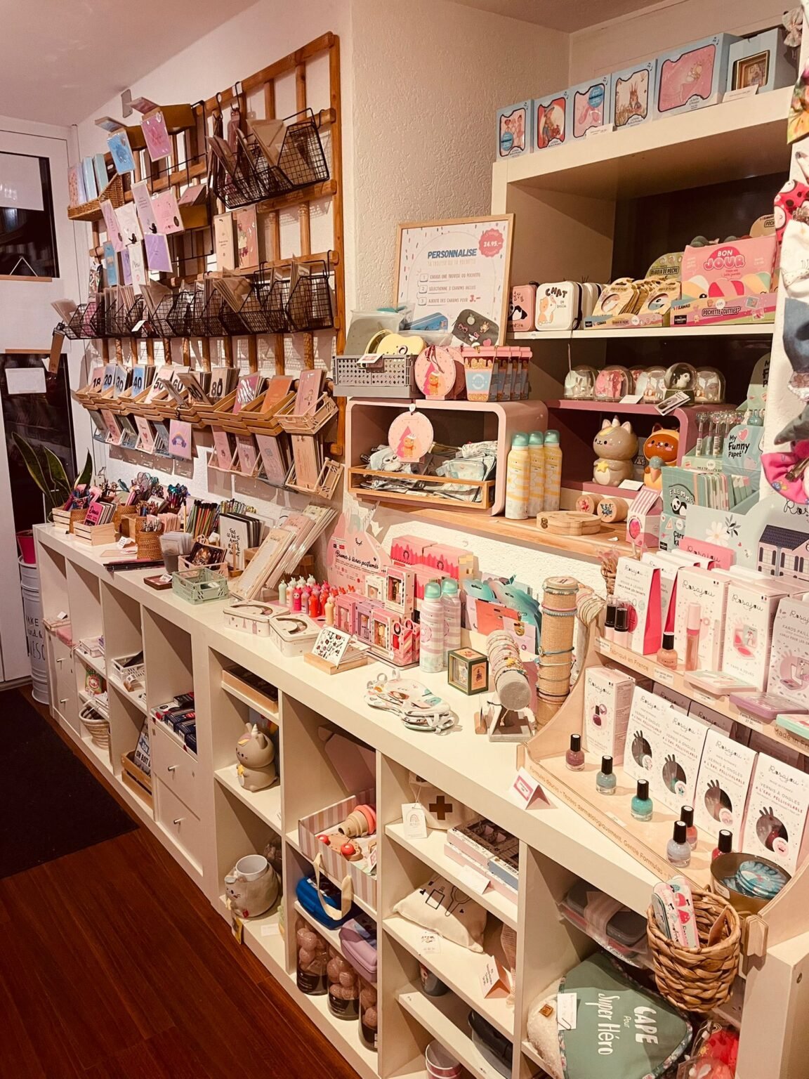Vue intérieure de la boutique TKAP à Gland