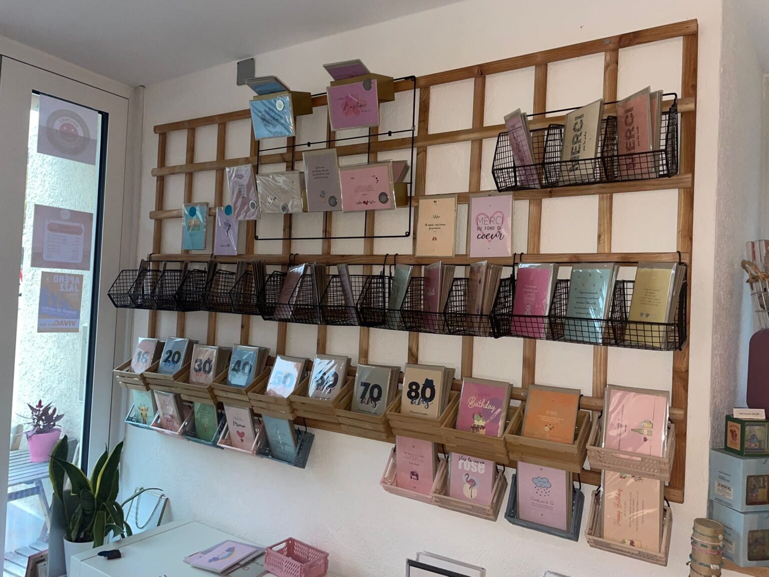 Rayon de papeterie et petites attentions de la boutique TKAP